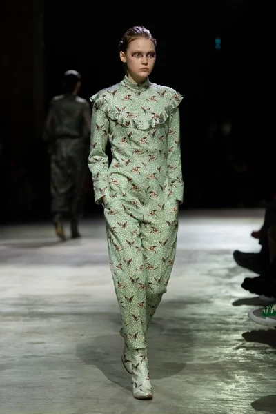 Look 48